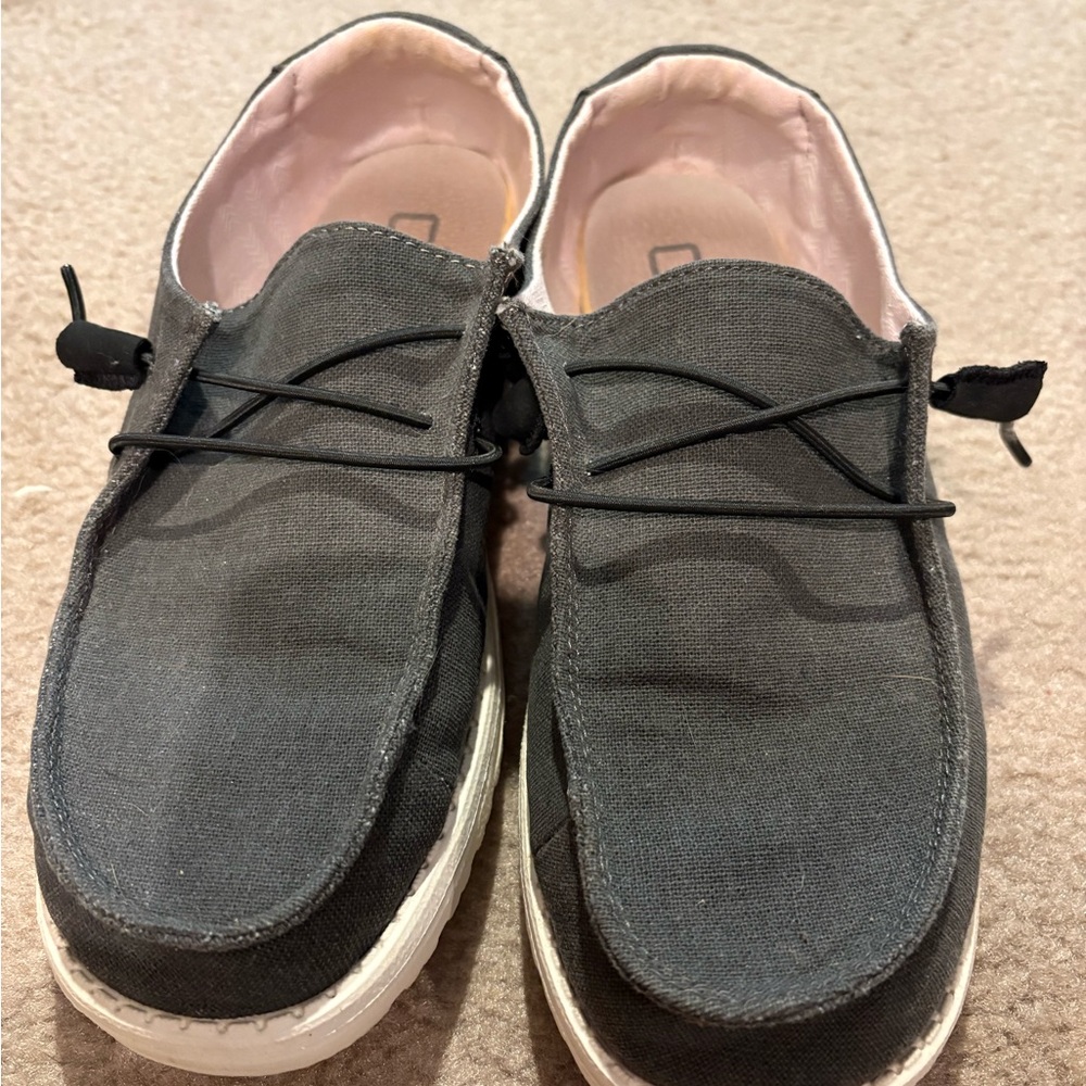 Hey Dude Women’s “Wendy Chambray” Size 8